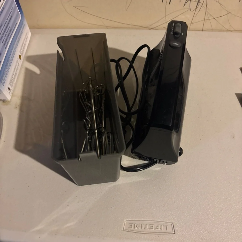 Black & Decker Black hand mixer